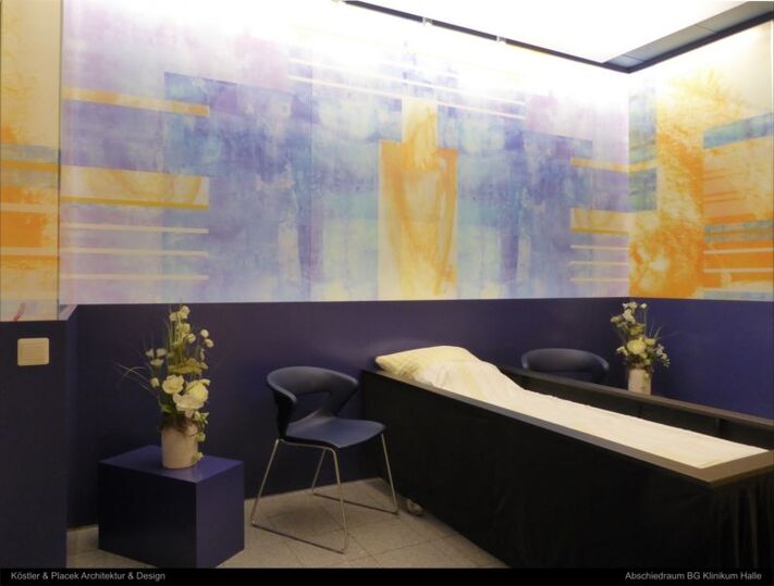 Dimmbare Glasgestaltung für Abschiedraum in Leipzig